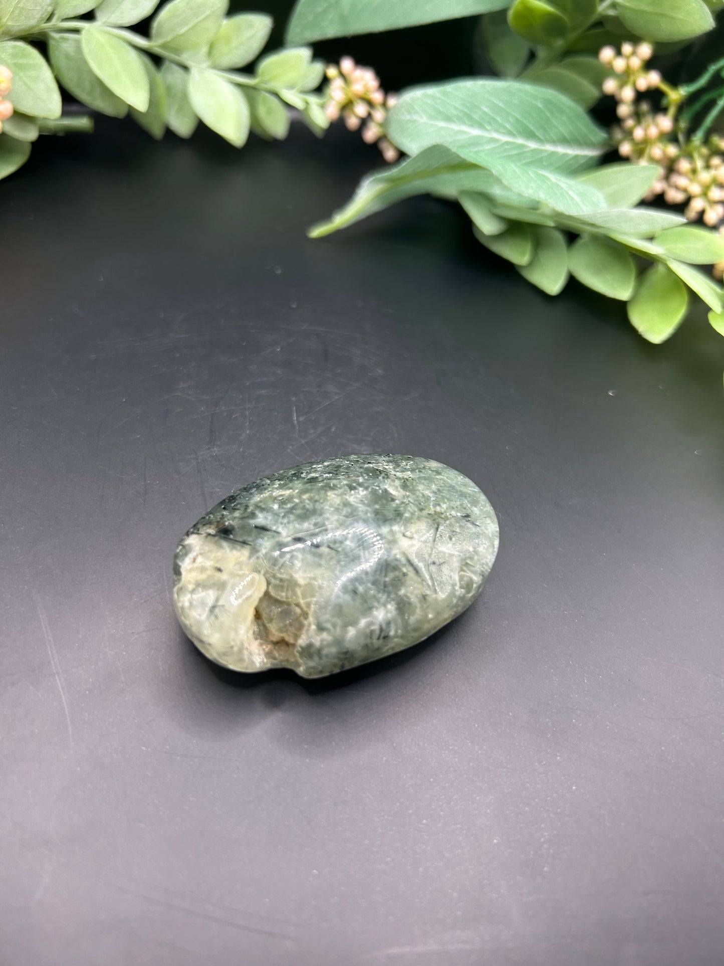 Prehnite Gallet Palm Stone